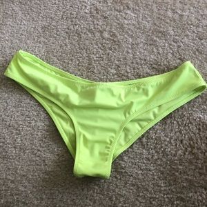 Victoria’s Secret cheeky bikini bottoms! Sz medium